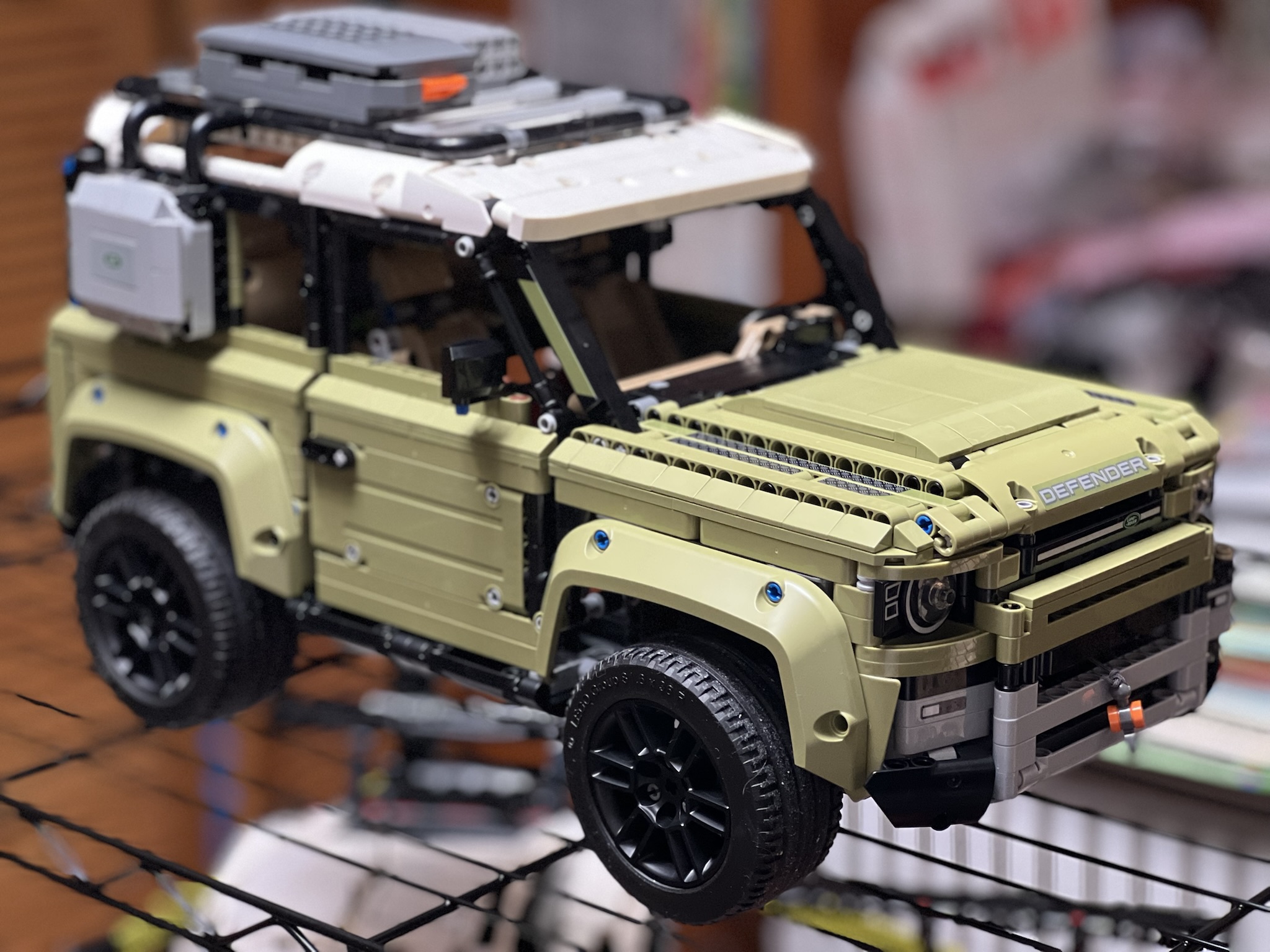 LEGO-42110 Land Rover Defender – Neo Insight